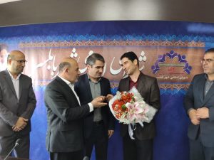 از قاری و حافظ کل قرآن مجید در محل شورای اسلامی شهر تجلیل شد